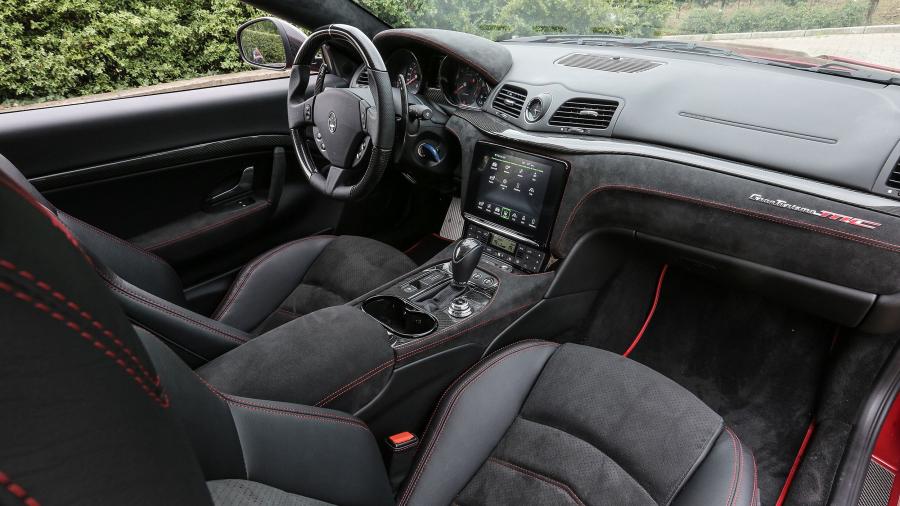 Интерьер Maserati GranTurismo MC 2017 года  (фото 41 из 70)